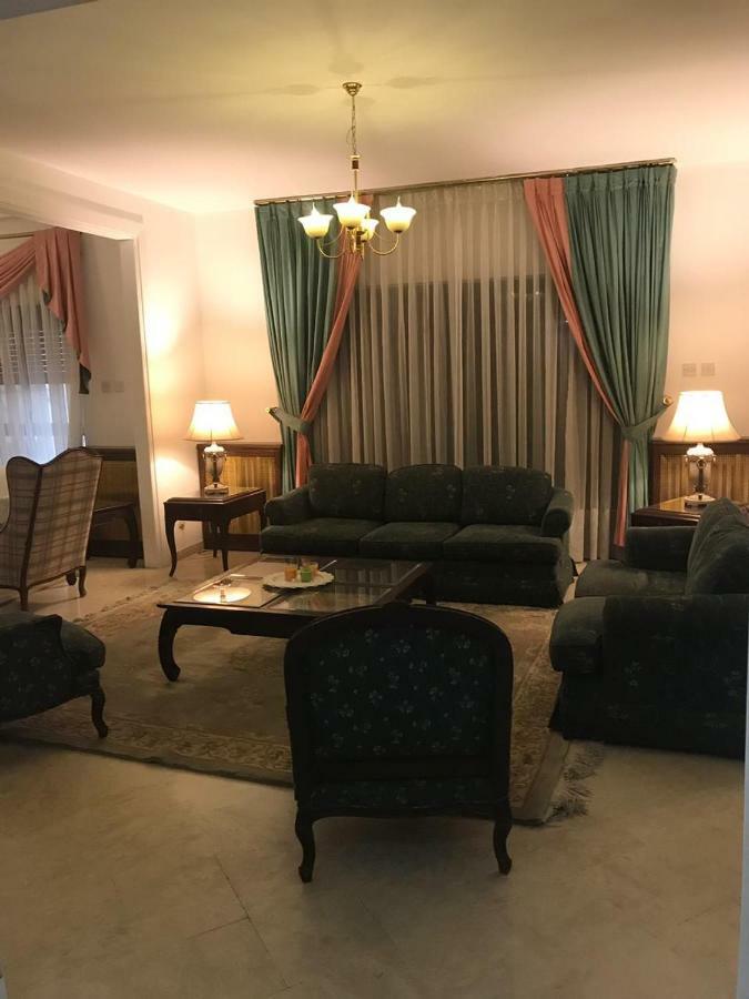 Nice Furnished Apartment Аман Екстериор снимка